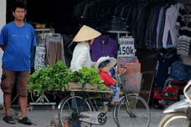 Tăng thuế sốc, ngân sách có thêm 70.000 tỉ nhưng...