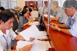 Đảng viên, cán bộ và dân bức xúc vì bộ máy cồng kềnh