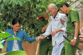 Bi kịch ông cụ 93 đầu độc vợ bằng thuốc trừ sâu