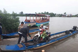 Dân Cà Mau liều qua sông vì tỉnh xóa bến phà