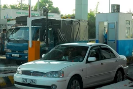 Không nên kéo dài thu phí cao tốc Trung Lương