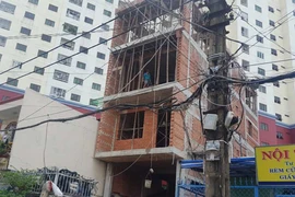 Xây nhà không đảm bảo, hàng xóm sống không yên