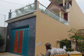 Dân xây nhà lấn lộ giới, xã đang xem xét