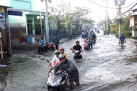 Khu phía Nam TP.HCM chìm trong triều cường