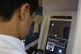 Xô đổ mọi kỷ lục, tiền ảo ra vỉa hè