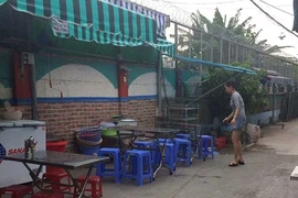 Chiếm dụng hẻm làm quán ăn