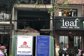 Một cán bộ Đà Nẵng xin xây ban công lấn vỉa hè