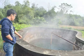 Dân nhấp nhổm bên dự án suối nước nóng bỏ hoang