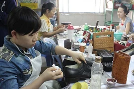 Ngừng giảm lương hưu lao động nữ: Đợi đến bao giờ?