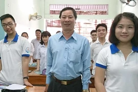 Ông giáo 10 năm ‘dụ’ học sinh học nghề