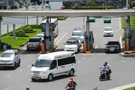 Phí sân bay: Một BOT ngoài vòng pháp luật!