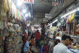 Cả cư xá Đại Quang Minh sống nhờ 1 bể nước… bẩn