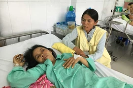 Suýt mất mạng vì tìm thầy lang chữa rắn cắn