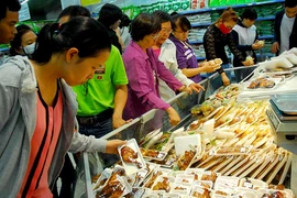 Cỗ Tết ‘đóng hộp’ hút khách