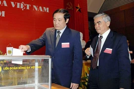 Bầu Đức và những câu hỏi không ai trả lời