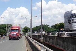 Xe quá tải tung hoành ‘trước mũi’ trạm cân