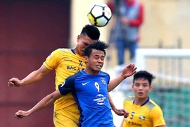 Các CLB bóng đá Việt Nam không chịu lớn