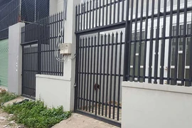 Khu thể thao biến tướng thành nhà ở: Đập như thế nào?