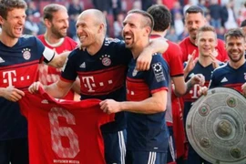 Bundesliga ‘vua’ bị xô ngã ngày đăng quang đĩa bạc