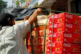 Chưa tăng thuế VAT: Bộ Tài chính mới 'thương dân' một nửa!