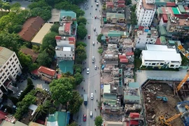Khó hiểu chuyện Hà Nội ồ ạt đổi đất để làm đường