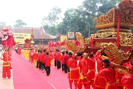 Tỉnh nghèo còn định chơi sang!