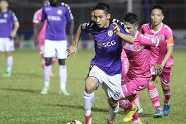 Ai chơi lại nhà bầu Hiển?