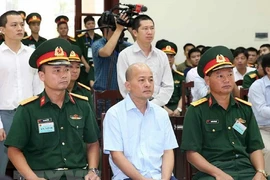 Út ‘trọc’ lãnh 12 năm tù về 2 tội