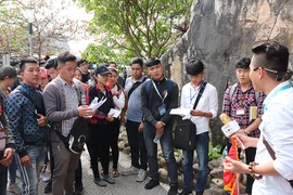 Mạnh tay dẹp hướng dẫn viên chui Trung Quốc