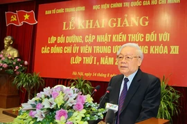 Tổng Bí thư khai giảng lớp bồi dưỡng dành cho các ủy viên TW