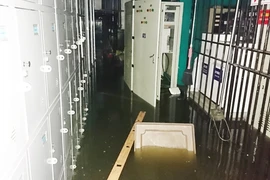 Hàng loạt tầng hầm khách sạn ngập nặng dù mưa không lớn