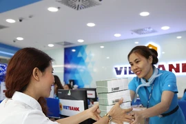 Siết tín dụng, ngân hàng phải ‘thắt lưng buộc bụng’