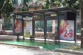 TP.HCM: Lắp đặt nhà chờ xe buýt kiểu mới hiện đại