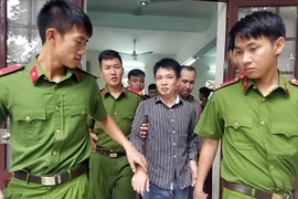 Mua hàng từ tàu ở nước ngoài về, tội gì?