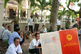 Xã ‘quên’ trả giấy đỏ cho dân suốt 20 năm