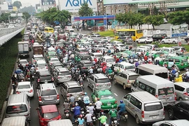 Mở nhiều đường kết nối sân bay Tân Sơn Nhất