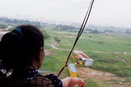 Cư dân phản đối trạm ép rác nằm sát chung cư ở quận 12
