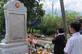 Đặt bia tưởng niệm 64 liệt sĩ Gạc Ma ở Trường Sa