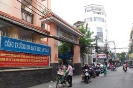 Bắt học sinh tự tát, một hình phạt khủng khiếp!