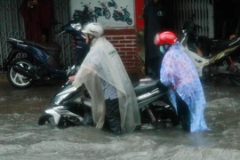 TP.HCM ngập nặng vì bão số 9