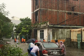 Trận mưa lịch sử nhấn chìm TP Đà Nẵng