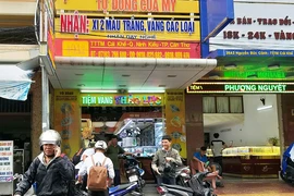 Đổi USD như anh thợ điện có thể chỉ bị phạt cảnh cáo