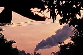 Bình Chánh: Dân than ngạt thở vì khói