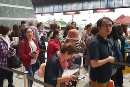 Mang ớt, tỏi, trứng… đến nước ngoài bị phạt trăm triệu