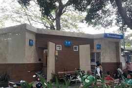 Hớt hải tìm nhà vệ sinh công cộng ở phố đi bộ