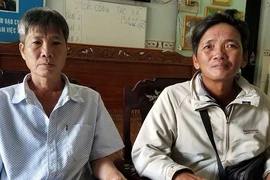 Anh ve chai tranh chấp tờ độc đắc với chị công nhân