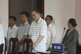Sếp ký hợp đồng khống, cấp dưới tù tội theo