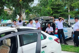 Hiệp hội Taxi Đà Nẵng đòi khởi kiện Grab