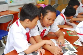 Học trò hứng thú khi tới thư viện