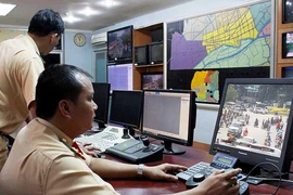 CSGT chờ người vi phạm đến đóng phạt nguội